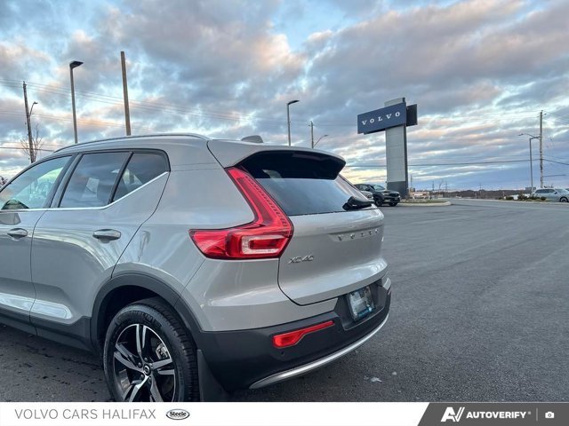 Volvo XC40 Core Bright Theme 2025-10