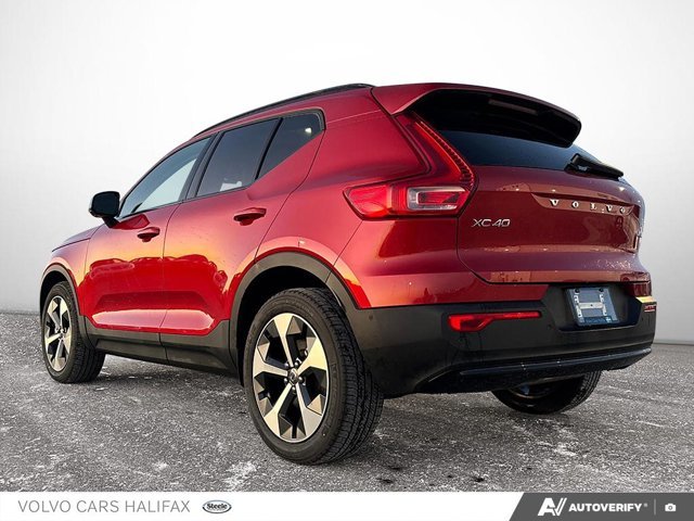 Volvo XC40 Plus Dark Theme 2025-3