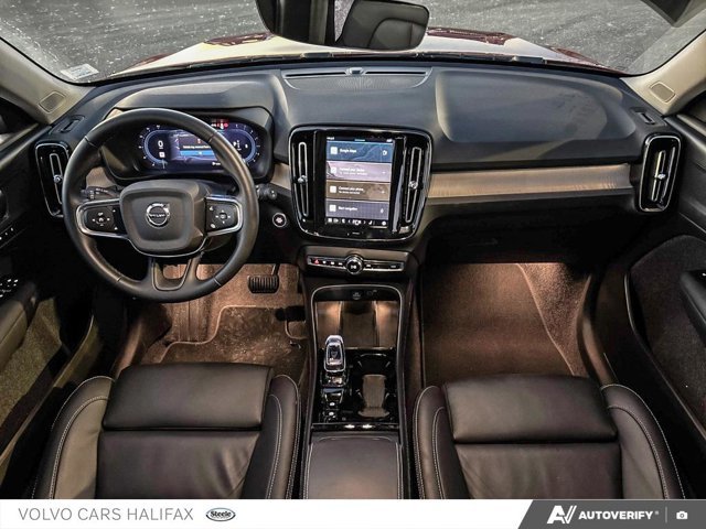 Volvo XC40 Plus Dark Theme 2025-23