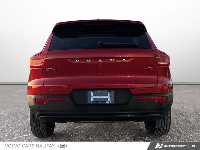 Volvo XC40 Plus Dark Theme 2025-4