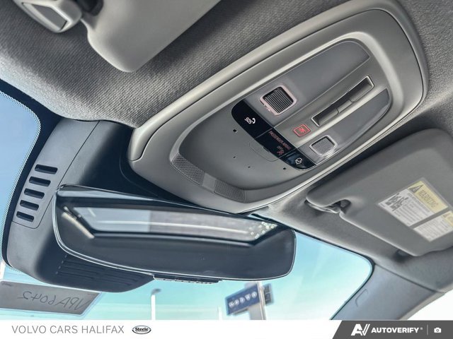 Volvo XC40 Plus Dark Theme 2025-17