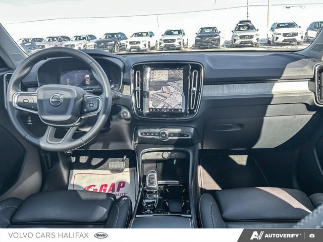 Volvo XC40 Plus Dark Theme 2025-20