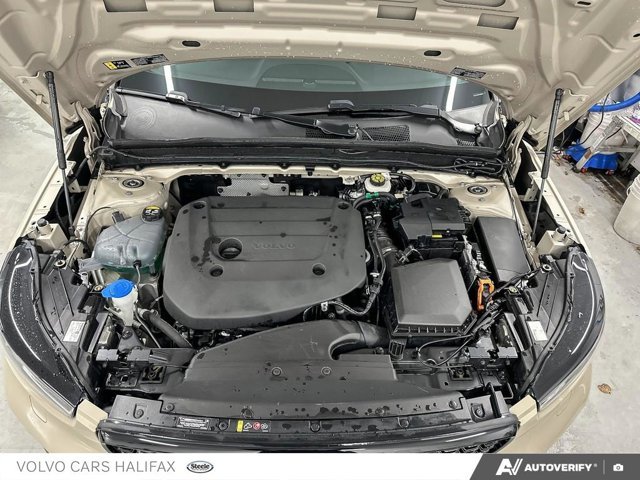 2025 Volvo XC40 Plus Dark Theme-9