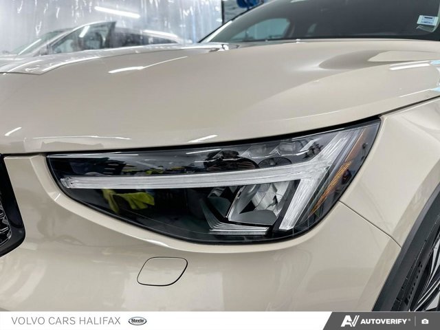 2025 Volvo XC40 Plus Dark Theme-7