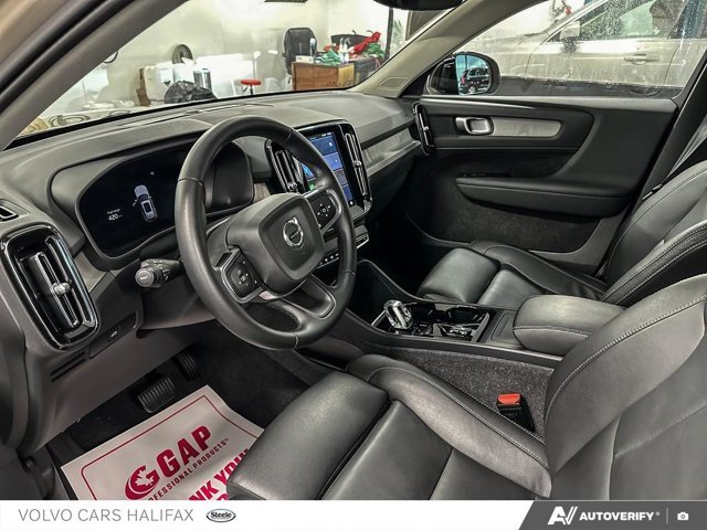 2025 Volvo XC40 Plus Dark Theme-12