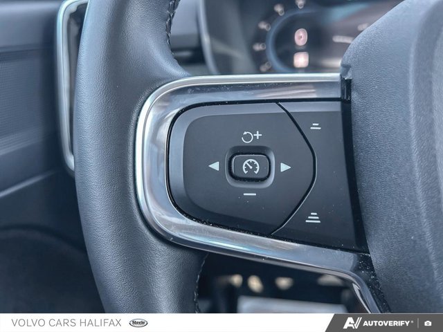 Volvo XC40 Plus Dark Theme 2025-12
