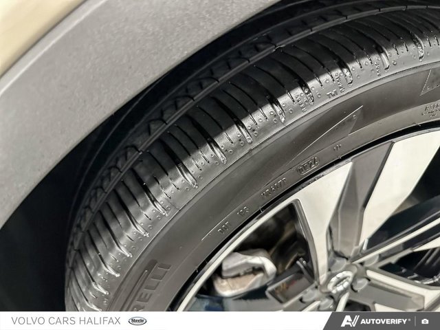 2025 Volvo XC40 Plus Dark Theme-6