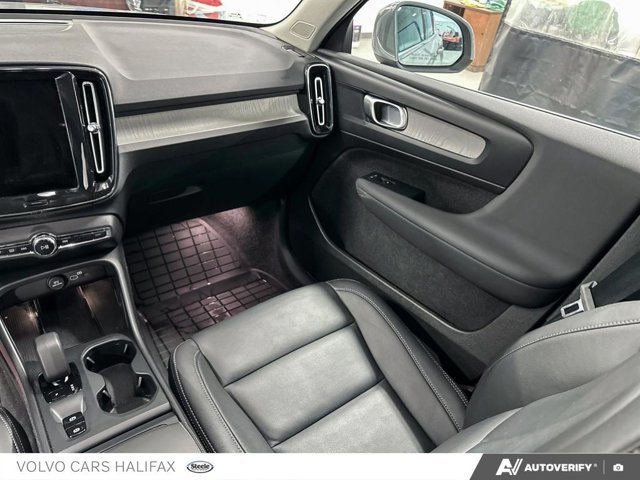 2025 Volvo XC40 Core Bright Theme-24