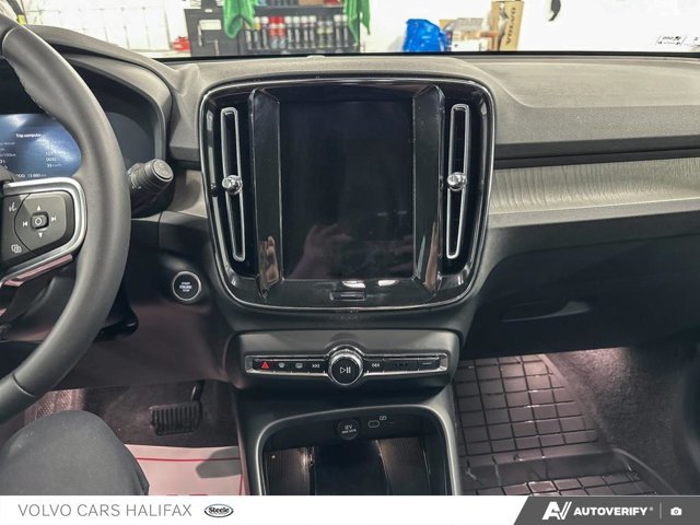 2025 Volvo XC40 Core Bright Theme-18