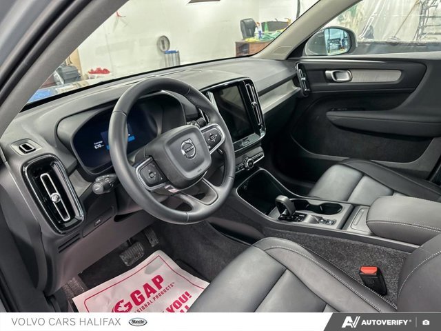 2025 Volvo XC40 Core Bright Theme-12