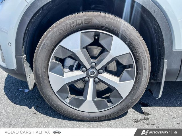 Volvo XC40 Plus Dark Theme 2025-5