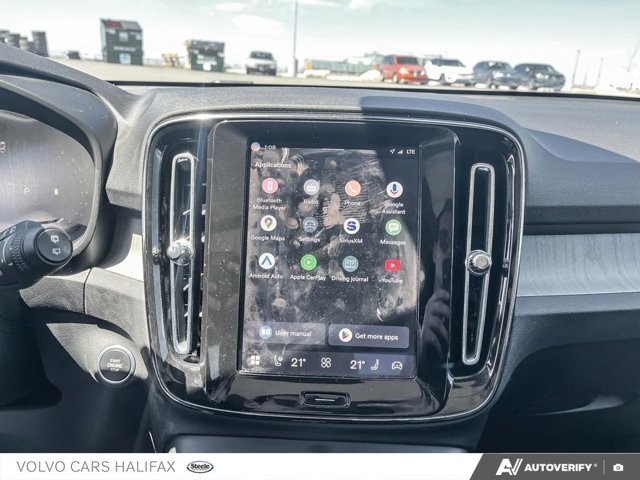 Volvo XC40 Plus Dark Theme 2025-17