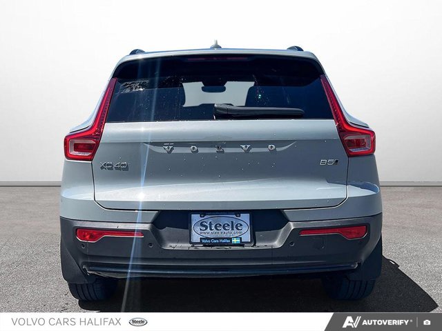 Volvo XC40 Plus Dark Theme 2025-4