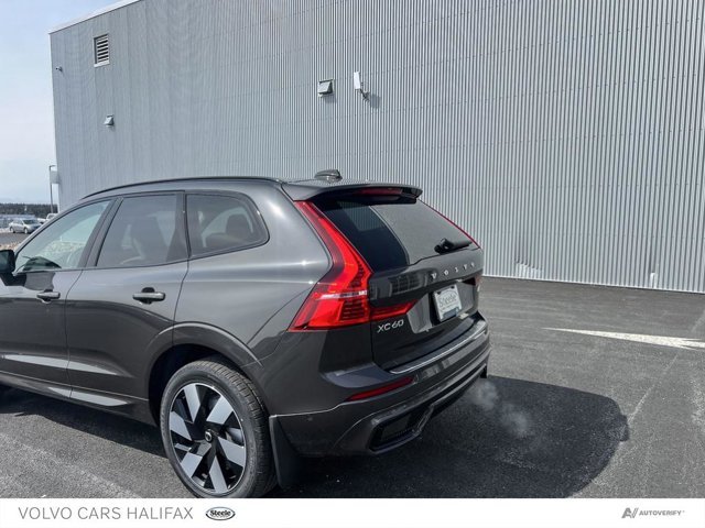 Volvo XC60 Plug-In Hybrid Plus Dark Theme 2025-9