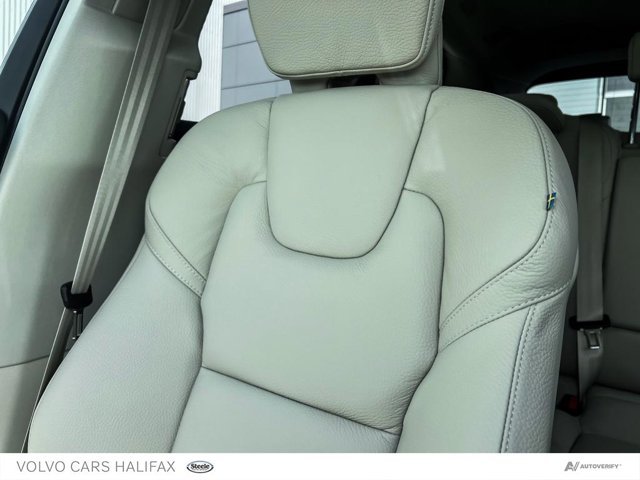 Volvo XC60 Plug-In Hybrid Plus Dark Theme 2025-17