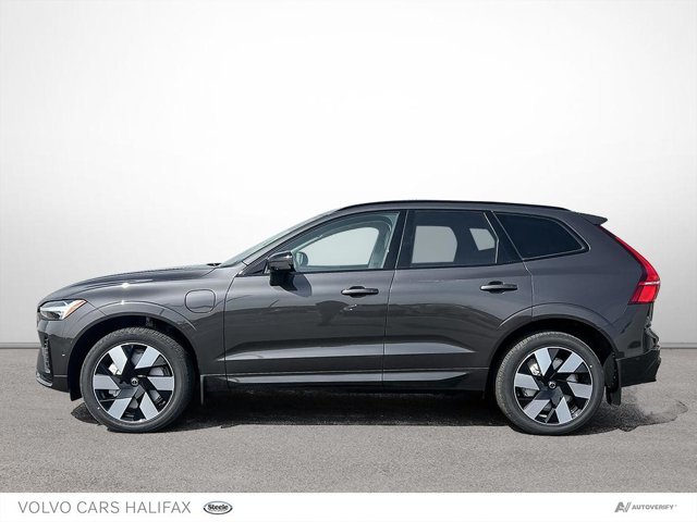 Volvo XC60 Plug-In Hybrid Plus Dark Theme 2025-2