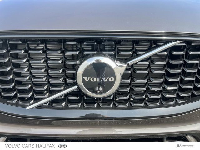 Volvo XC60 Plug-In Hybrid Plus Dark Theme 2025-8