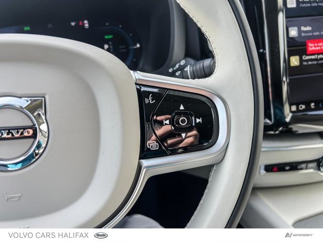 Volvo XC60 Plug-In Hybrid Plus Dark Theme 2025-13