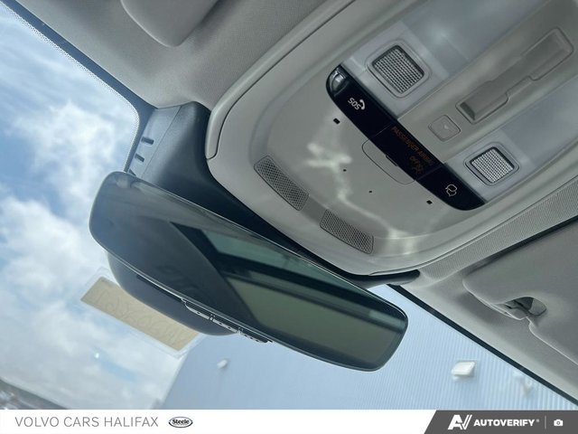 Volvo XC60 Plug-In Hybrid Ultra Dark Theme 2025-16