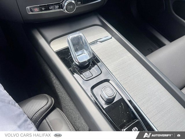 Volvo XC60 Plug-In Hybrid Ultra Dark Theme 2025-18