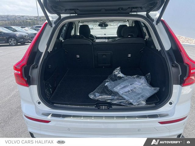 Volvo XC60 Plug-In Hybrid Ultra Dark Theme 2025-10