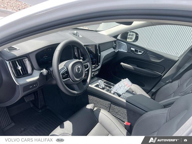 Volvo XC60 Plug-In Hybrid Ultra Dark Theme 2025-11