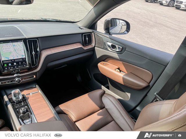 2025 Volvo XC60 Plug-In Hybrid Ultra Dark Theme-22