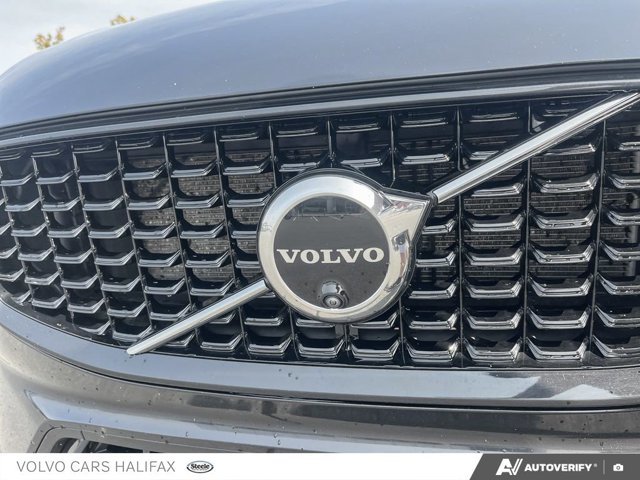 2025 Volvo XC60 Plug-In Hybrid Ultra Dark Theme-7