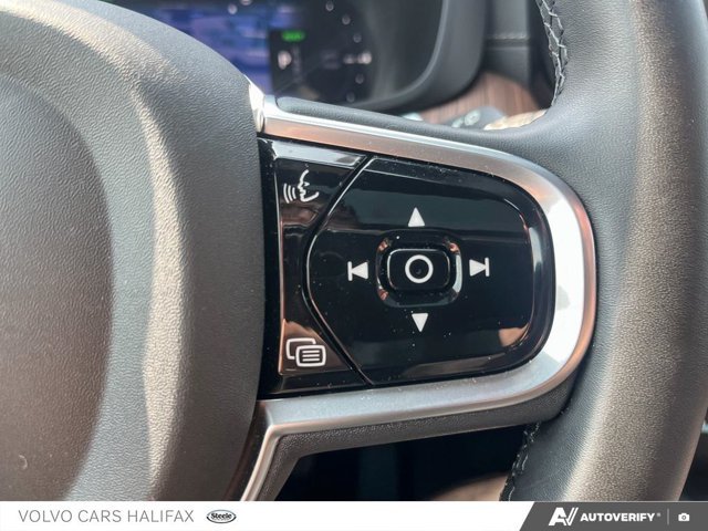 2025 Volvo XC60 Plug-In Hybrid Ultra Dark Theme-13