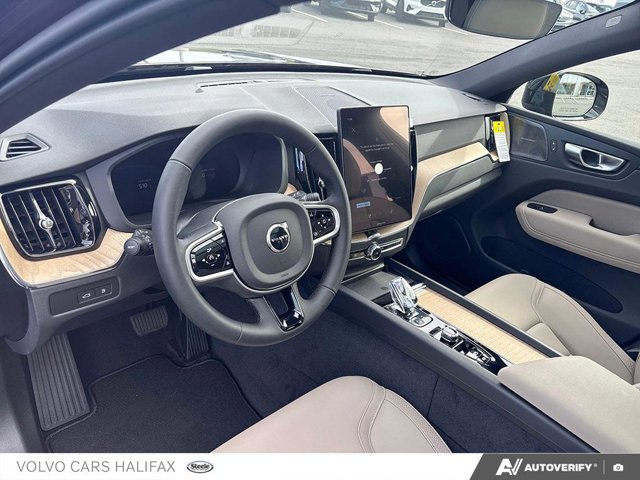 2026 Volvo XC60 Plug-In Hybrid Plus Dark Theme-12