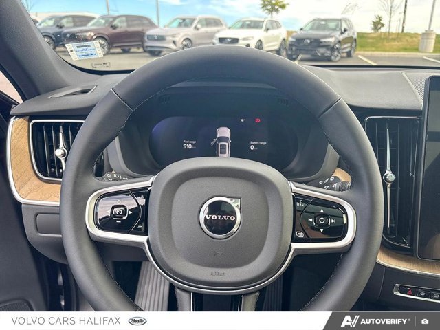 2026 Volvo XC60 Plug-In Hybrid Plus Dark Theme-13