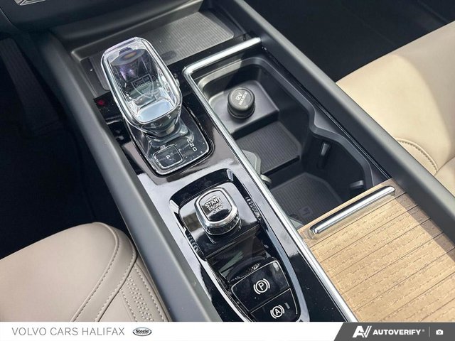 2026 Volvo XC60 Plug-In Hybrid Plus Dark Theme-19