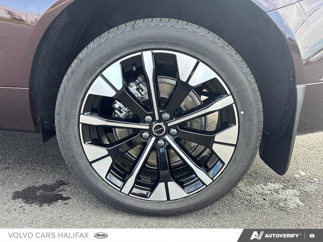 2026 Volvo XC60 Plug-In Hybrid Plus Dark Theme-5