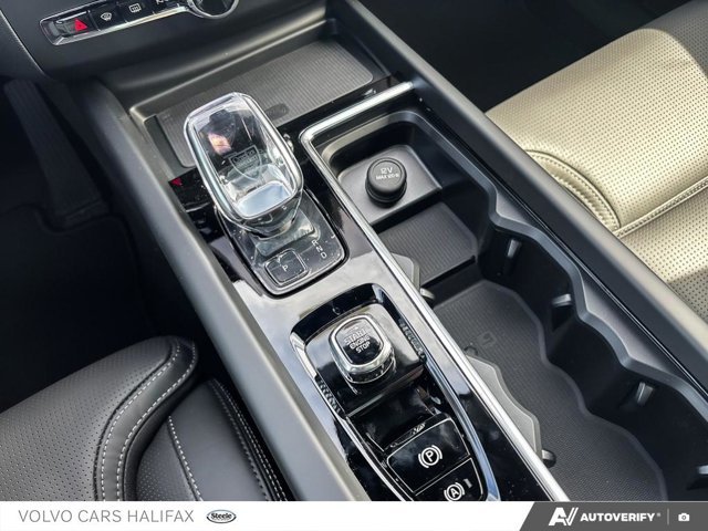 2026 Volvo XC60 Plug-In Hybrid Ultra Black Edition-17