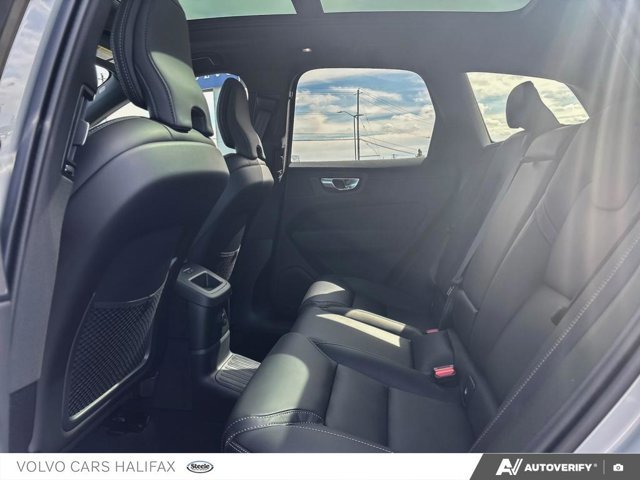 2026 Volvo XC60 Plug-In Hybrid Ultra Black Edition-22