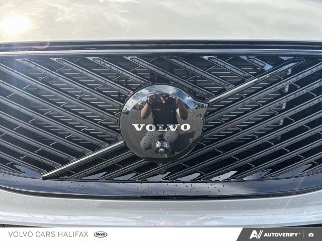 2026 Volvo XC60 Plug-In Hybrid Ultra Black Edition-8