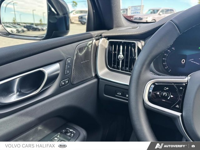 2026 Volvo XC60 Plug-In Hybrid Ultra Black Edition-16