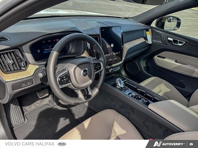 2026 Volvo XC60 Plug-In Hybrid Plus Dark Theme-12