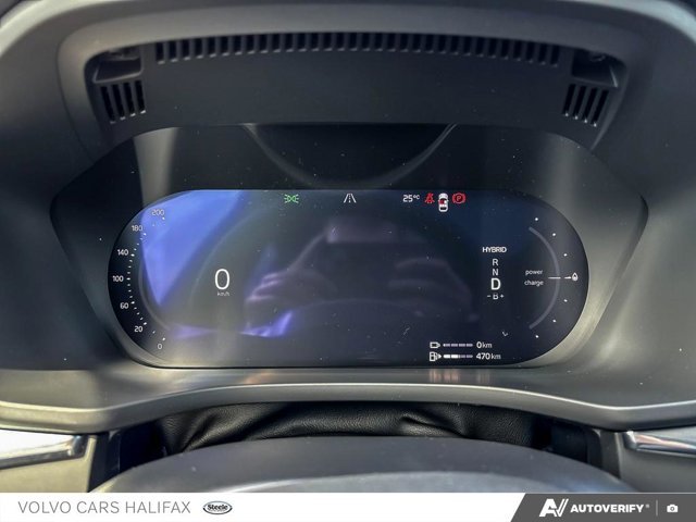 2026 Volvo XC60 Plug-In Hybrid Plus Dark Theme-14