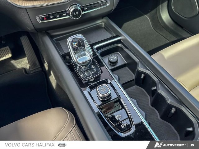 2026 Volvo XC60 Plug-In Hybrid Plus Dark Theme-17