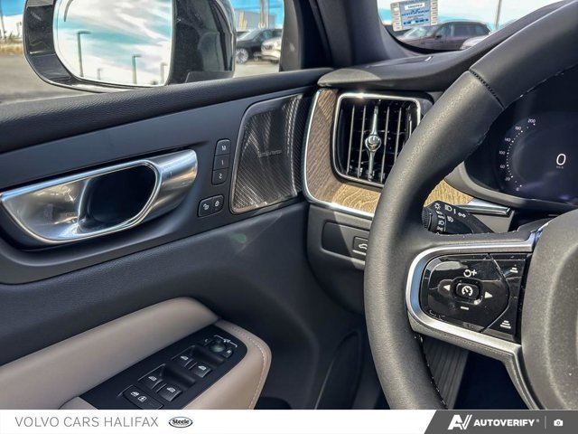 2026 Volvo XC60 Plug-In Hybrid Plus Dark Theme-16