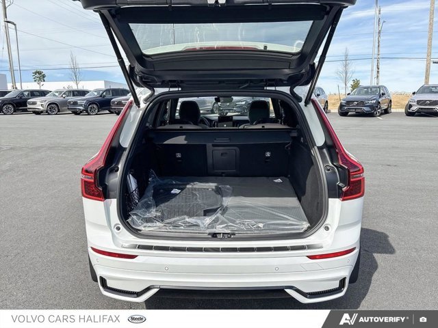 2026 Volvo XC60 Plug-In Hybrid Plus Dark Theme-11