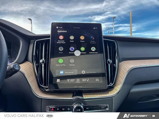 2026 Volvo XC60 Plug-In Hybrid Plus Dark Theme-18