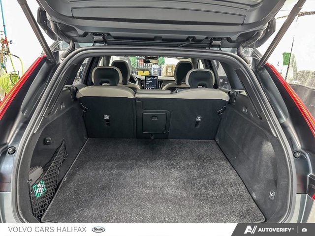 Volvo XC60 Plug-In Hybrid Plus Dark Theme 2026-11