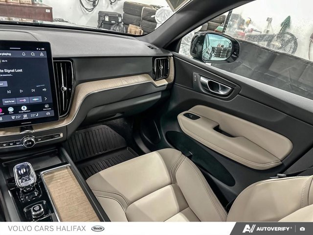 Volvo XC60 Plug-In Hybrid Plus Dark Theme 2026-24