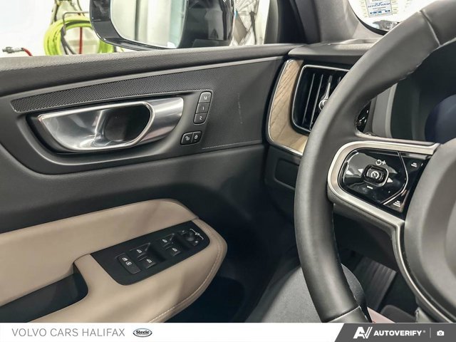 Volvo XC60 Plug-In Hybrid Plus Dark Theme 2026-16