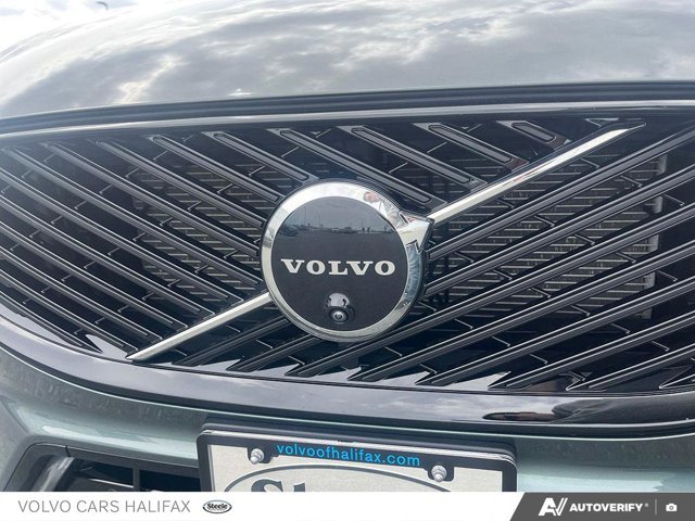 2026 Volvo XC60 Plug-In Hybrid Plus Dark Theme-7