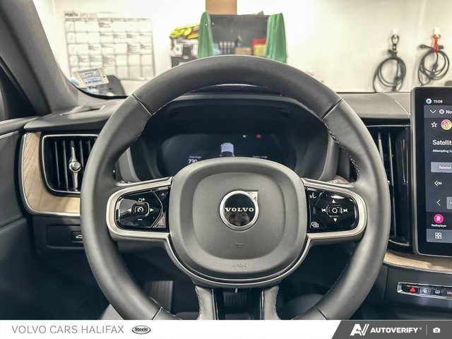 Volvo XC60 Plug-In Hybrid Plus Dark Theme 2026-13