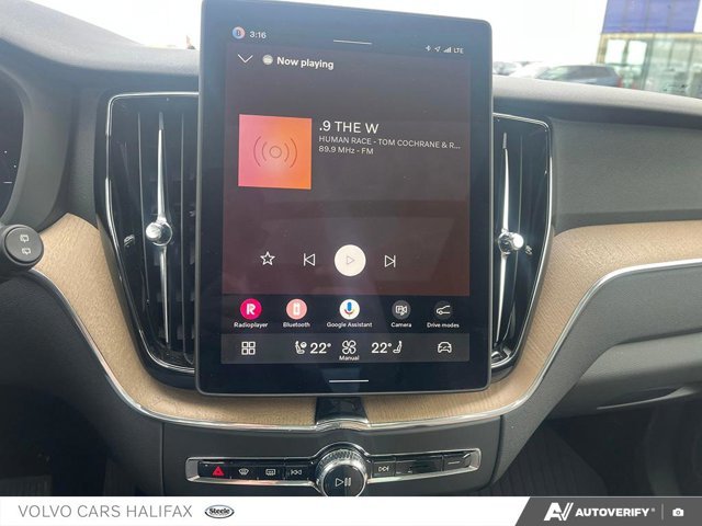 2026 Volvo XC60 Plug-In Hybrid Plus Dark Theme-17