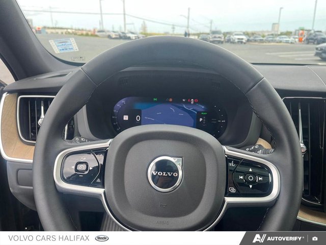2026 Volvo XC60 Plug-In Hybrid Plus Dark Theme-12